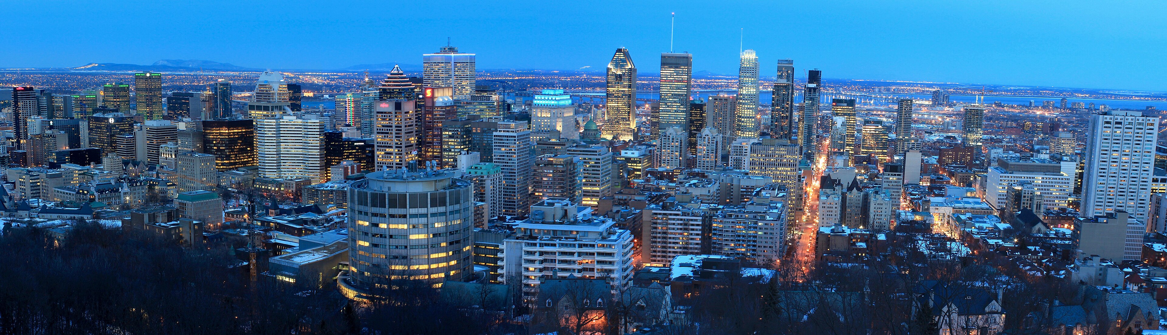 Panorama urbain à l’heure bleue